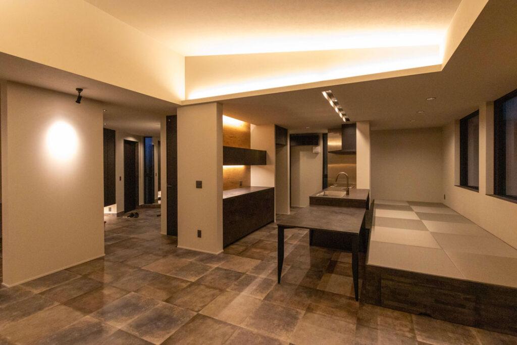 LDK全景。キッチンを中心に回遊型の動線になっています。